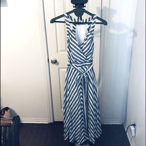 Grey and white dress with pockets